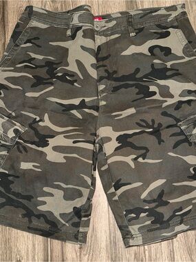 UNIONBAY Men's Camo Cargo Shorts - green